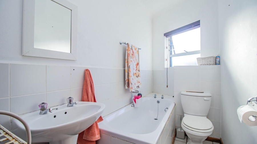 5 Bedroom Property for Sale in Fraaiuitsig Western Cape